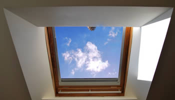 Windrestein Velux effectue l’ouverture de toit pour la pose de votre fenêtre de toit et de Velux à Chantilly